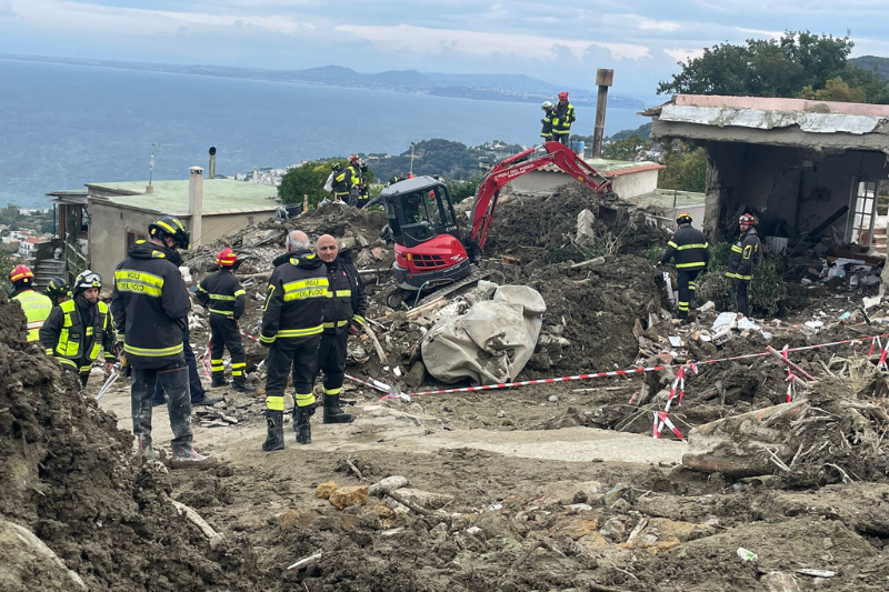Squadre di Vigili del Fuoco a Ischia