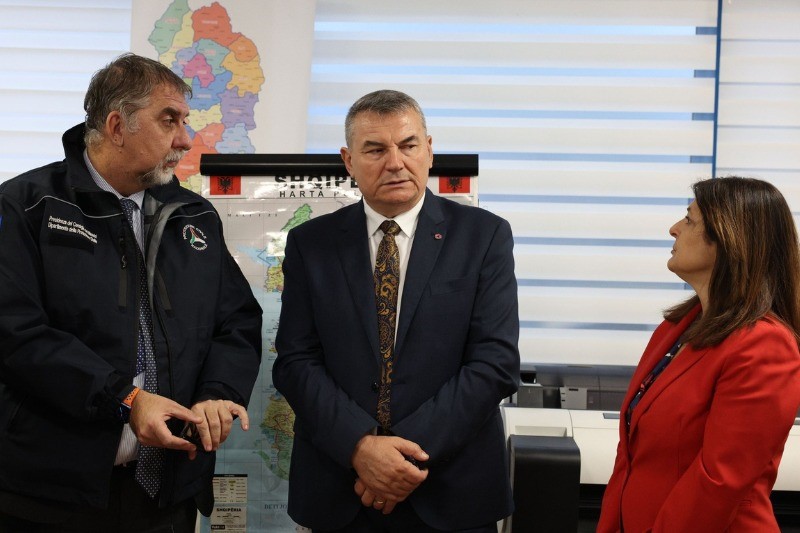 Il Capo DPC Ciciliano, il Capo PC albanese Haki Cako e la direttrice AICS Stefania Vizzaccaro
