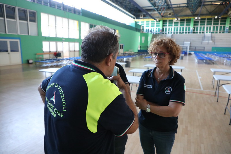 Hub per il censimento della popolazione da ospitare negli alberghi allestito al Palatrincone di Monterusciello